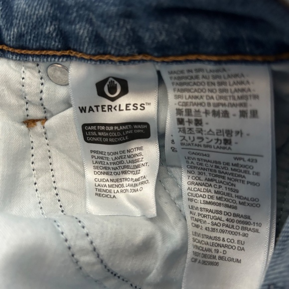 Levi’s Women’s Wedgie Straight Fit Jeans SZ 28 medium wash Button - Picture 7 of 7